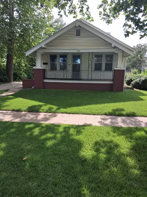 225 N St Clair Ave, Wichita, KS 67203