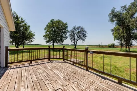 Exterior - 1905 Deer Rd, Abilene, KS 67410 photo 2 of 7