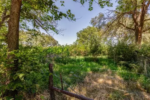 Exterior - 1905 Deer Rd, Abilene, KS 67410 photo 6 of 7