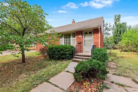 1863 S Parkwood, Wichita, KS 67218