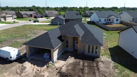 728 N Red Bud Ave, Valley Center, KS 67147