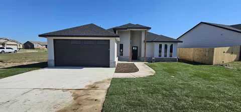 728 N Red Bud Ave, Valley Center, KS 67147