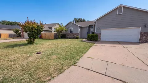 6505 E 44th St N, Bel Aire, KS 67226