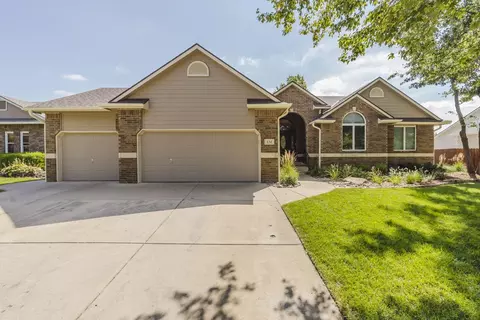 134 N Emporia Ave, Valley Center, KS 67147