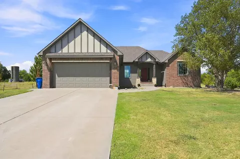 5000 E Idle Banks Cir, Valley Center, KS 67147