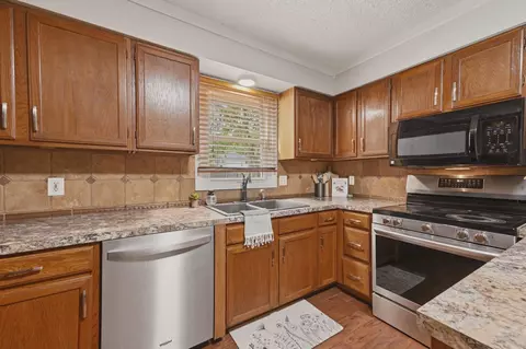 Kitchen - 513 E Burning Tree Rd, Derby, KS 67037 photo 3 of 5