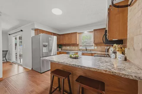 Kitchen - 513 E Burning Tree Rd, Derby, KS 67037 photo 2 of 5
