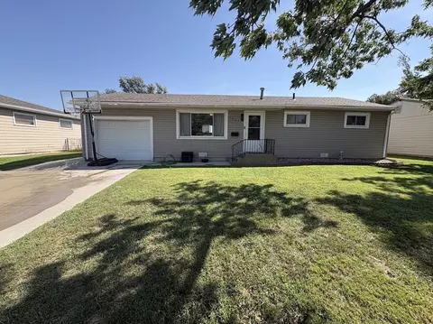 1607 Hickory St, Salina, KS 67401