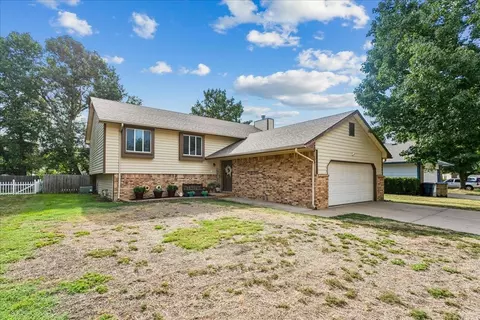 424 N Pine Grove Ct, Wichita, KS 67212