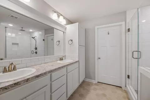 Bath - 10926 W Cedar Ln, Maize, KS 67101 photo 1 of 4