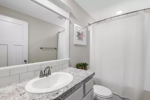 Bath - 10926 W Cedar Ln, Maize, KS 67101 photo 4 of 4