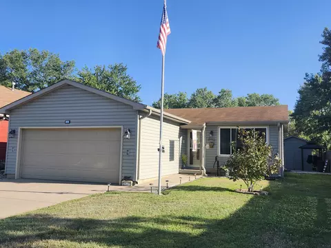909 E 52nd St S, Wichita, KS 67216