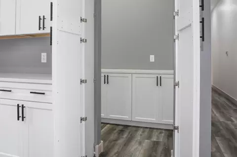 Entry Way - 115 E 20th, Beloit, KS 67420 photo 1 of 3