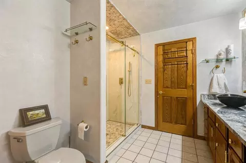 Bath - 2457 Haven Dr, Abilene, KS 67410 photo 2 of 5