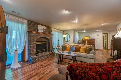 Living - 2457 Haven Dr, Abilene, KS 67410 photo 3 of 3