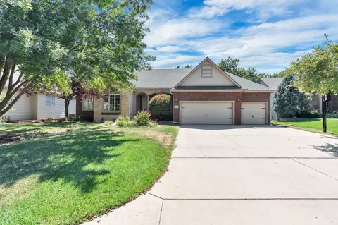 2405 N Peckham Ct, Wichita, KS 67228