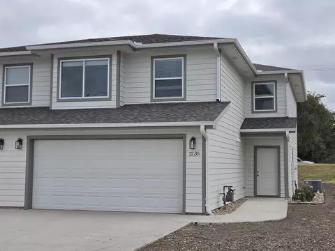1235 Lindbergh Ln, Salina, KS 67401