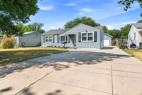 2707 S Greenwood St, Wichita, KS 67216