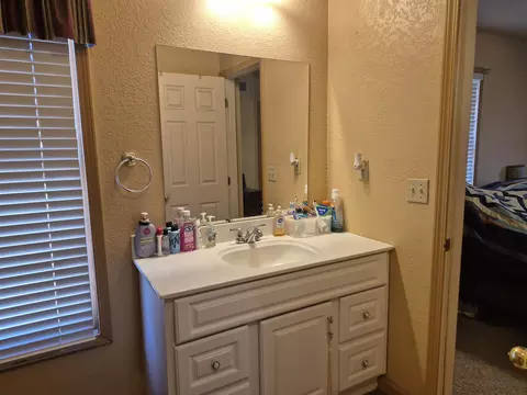 Bath - 703 E 2nd #709 E. 2ND ST., Eureka, KS 67045 photo 2 of 3