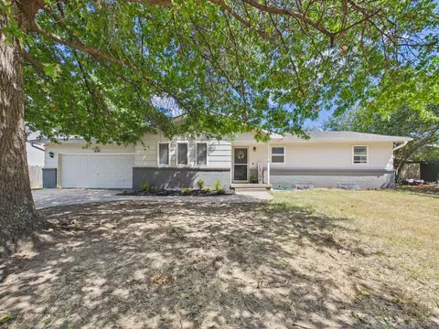 1630 Pin Oak Ct, Rose Hill, KS 67133