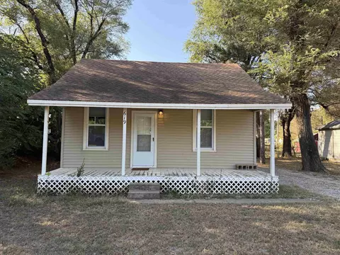619 E C, Kingman, KS 67068