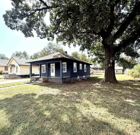 305 W Kansas Ave, Medicine Lodge, KS 67104