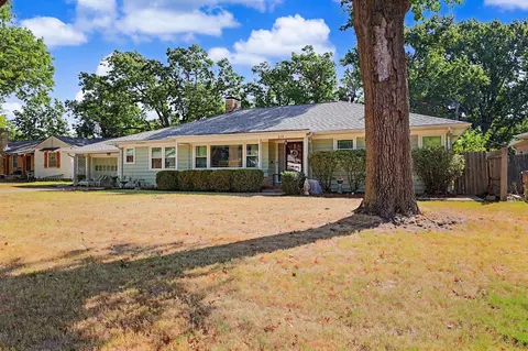 138 S Parkwood Ln, Wichita, KS 67218