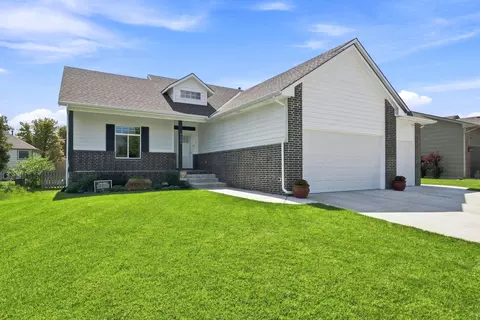 8203 W Lang St, Wichita, KS 67205