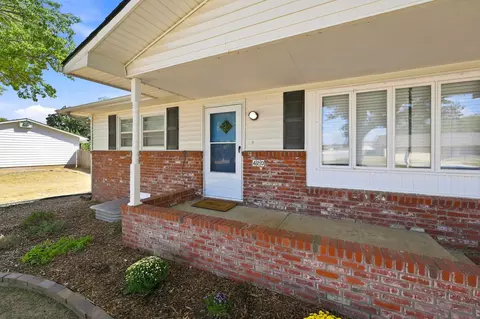 420 Westfield St, Wichita, KS 67209