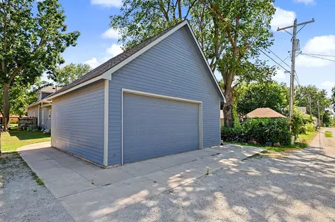 Exterior - 518 E Mulvane, Mulvane, KS 67110 photo 3 of 5