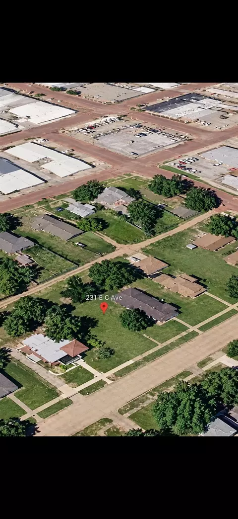 231 E C Ave, Kingman, KS 67068 photo 3