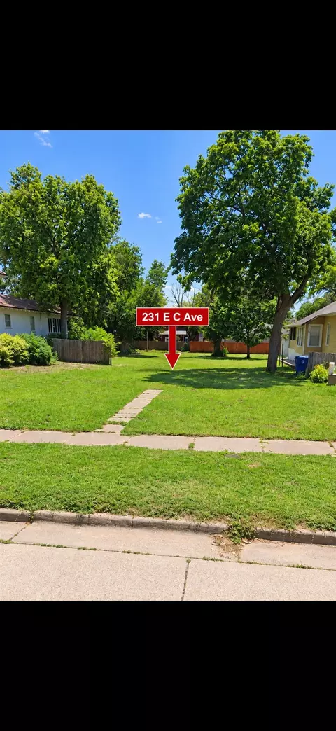 231 E C Ave, Kingman, KS 67068 photo 2