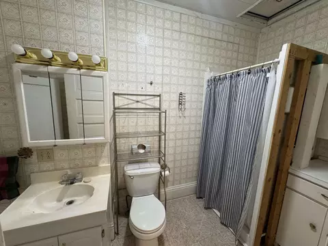 Bath - 610 E 16th, Winfield, KS 67156 photo 1 of 2