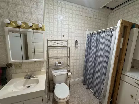 Bath - 610 E 16th, Winfield, KS 67156 photo 2 of 2