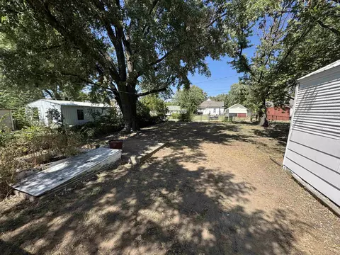 Exterior - 610 E 16th, Winfield, KS 67156 photo 2 of 4