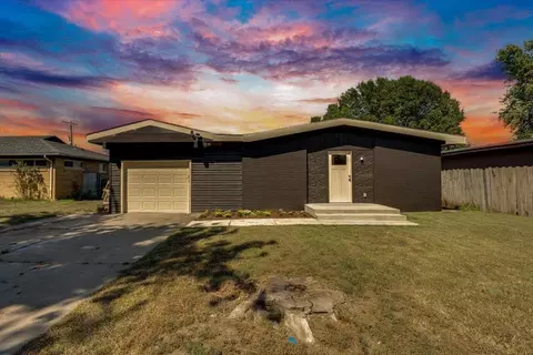 710 W Alexander Dr, Haysville, KS 67060