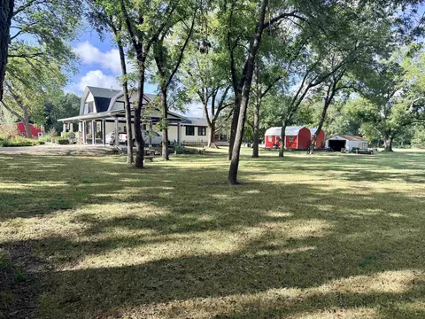 Exterior - 673 Walnut, Marion, KS 66861 photo 5 of 11