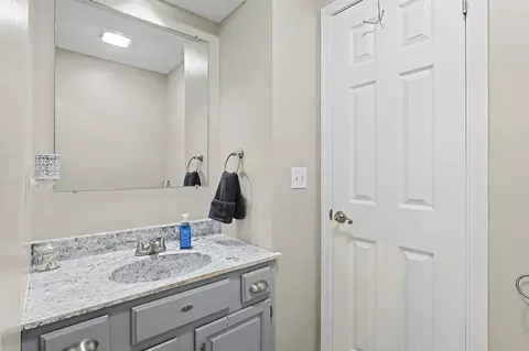 Bath - 1708 Evergreen Ct, Derby, KS 67037 photo 2 of 4