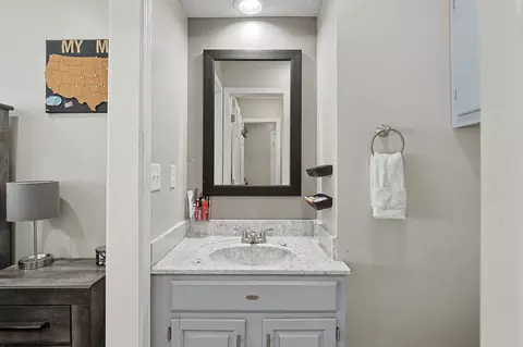 Bath - 1708 Evergreen Ct, Derby, KS 67037 photo 4 of 4