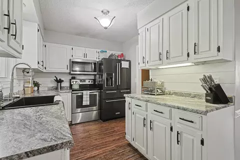 Kitchen - 1708 Evergreen Ct, Derby, KS 67037 photo 2 of 3