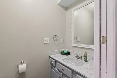 Bath - 1708 Evergreen Ct, Derby, KS 67037 photo 1 of 4