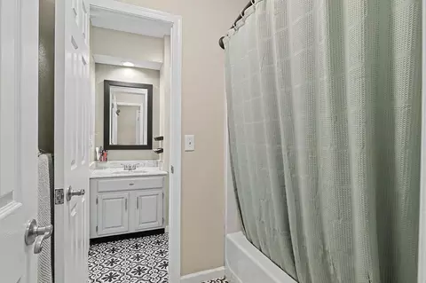 Bath - 1708 Evergreen Ct, Derby, KS 67037 photo 3 of 4