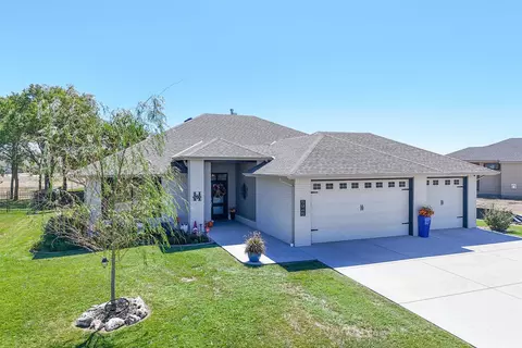 5945 E Forbes, Bel Aire, KS 67220