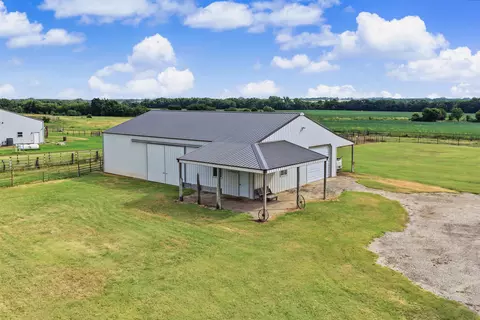 Exterior - 2418 Flag Rd, Abilene, KS 67410 photo 7 of 8