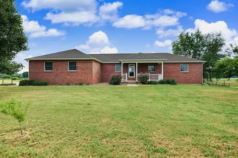 Exterior - 2418 Flag Rd, Abilene, KS 67410 photo 2 of 8