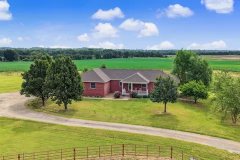 Exterior - 2418 Flag Rd, Abilene, KS 67410 photo 1 of 8