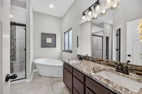 Bath - 2618 E Spring Meadows Ct, Derby, KS 67037 photo 2 of 5