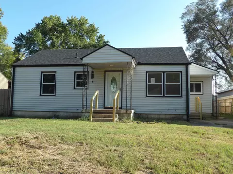 131 Stanley Dr, Arkansas City, KS 67005