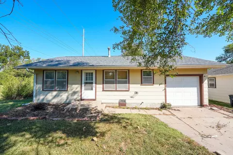 1624 W Webb Ave, El Dorado, KS 67042