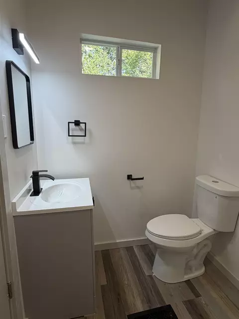 Bath - 116 S Elm St, Eureka, KS 67045 photo 2 of 4